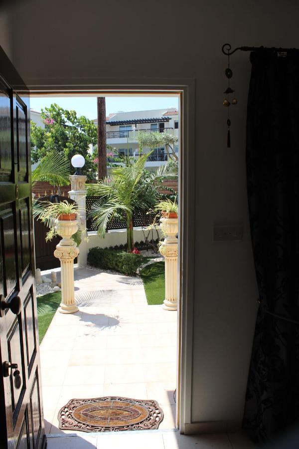 Ivoton Home Paphos Buitenkant foto