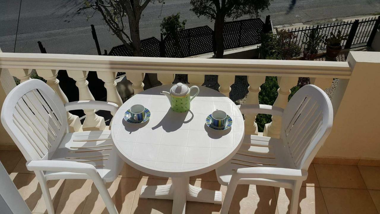 Ivoton Home Paphos Buitenkant foto