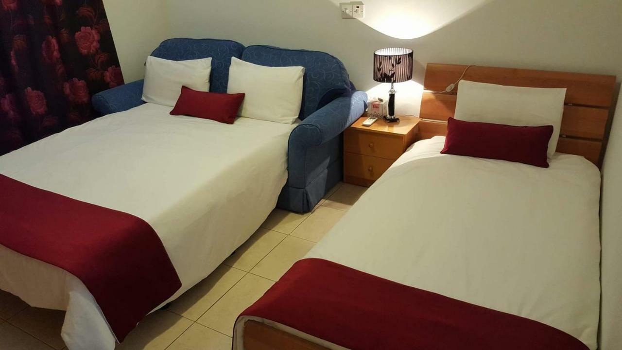 Ivoton Home Paphos Buitenkant foto