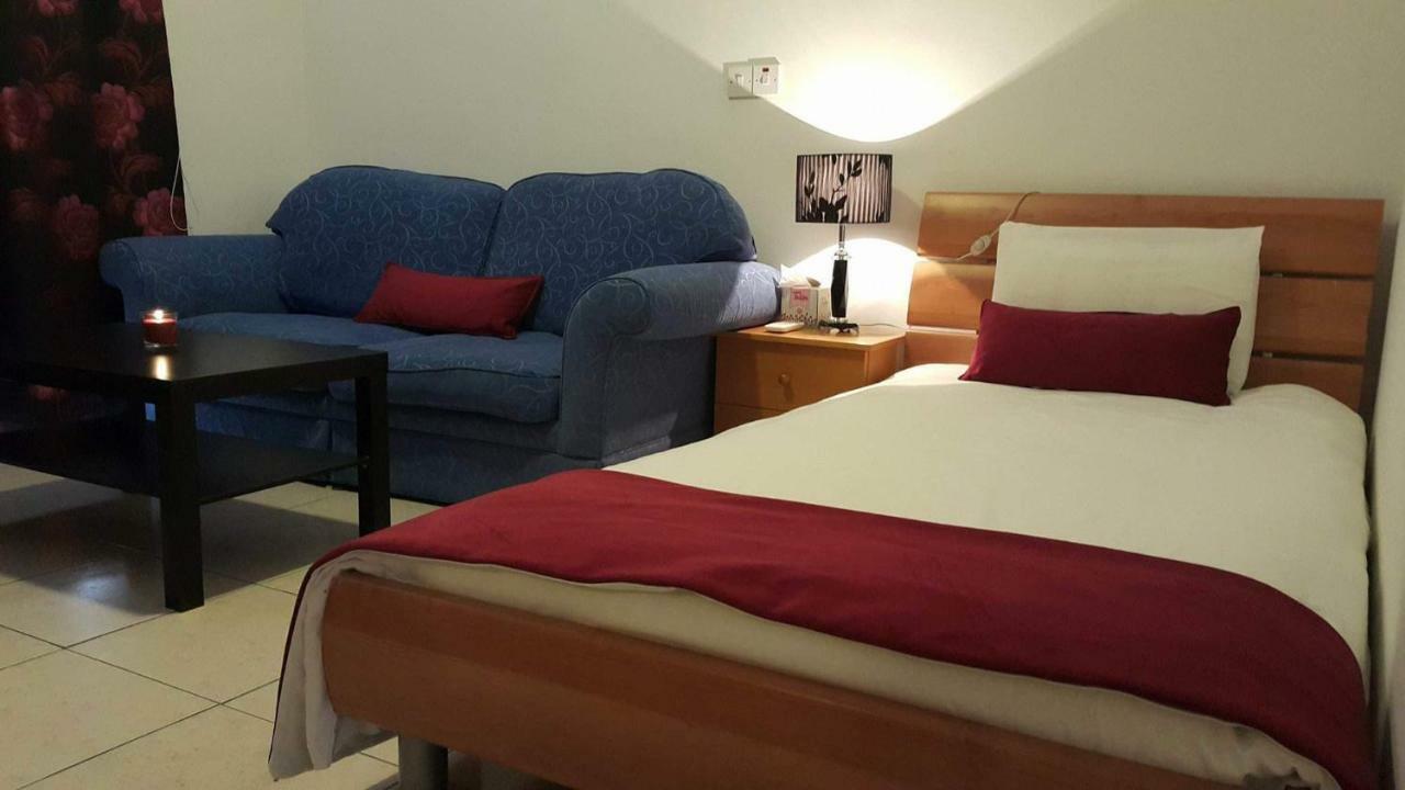 Ivoton Home Paphos Buitenkant foto