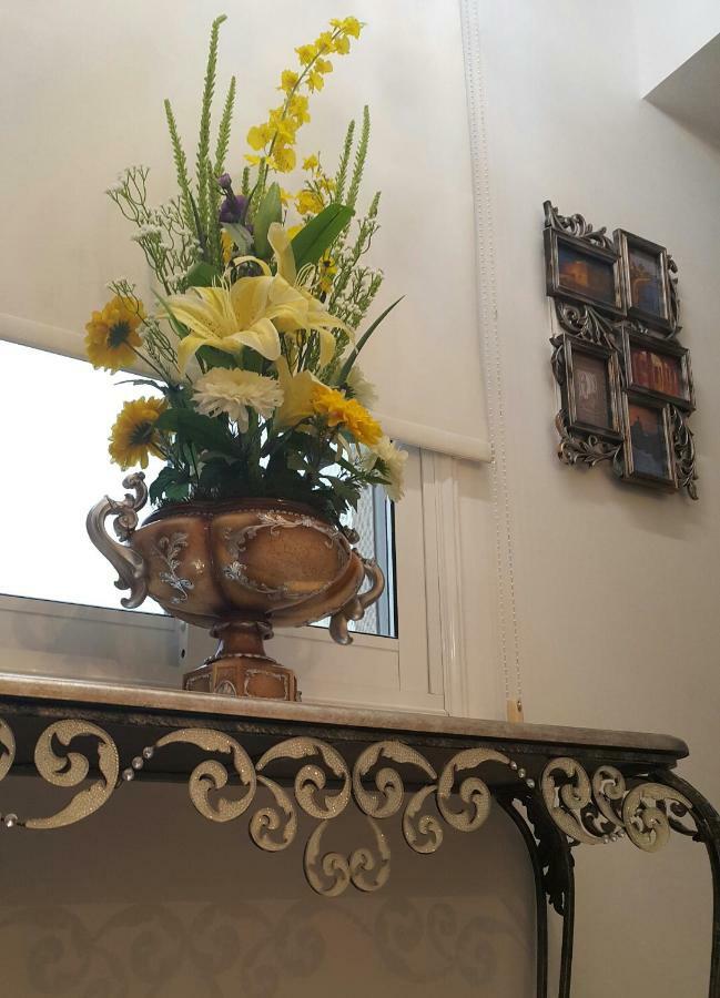 Ivoton Home Paphos Buitenkant foto