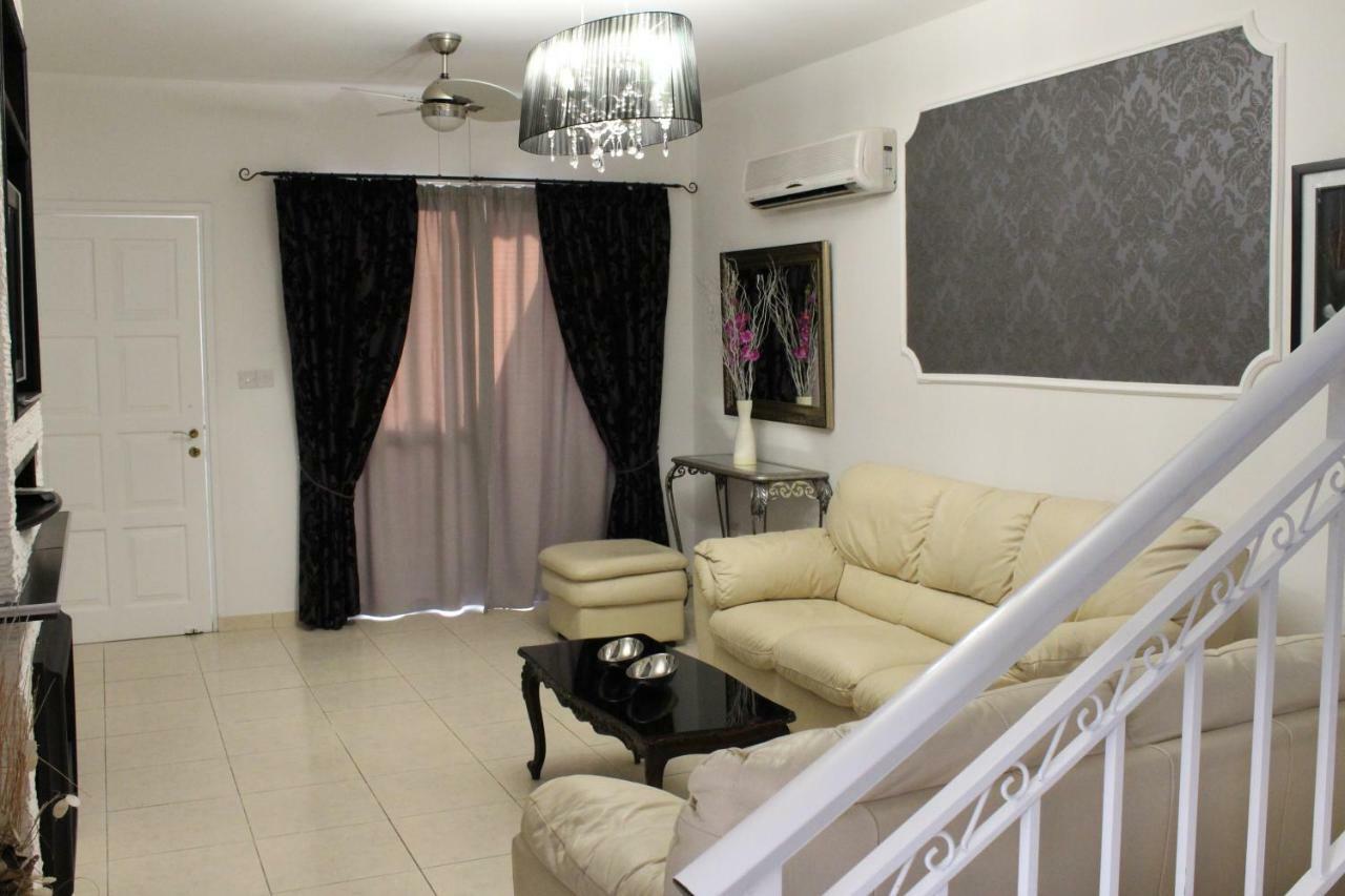 Ivoton Home Paphos Buitenkant foto